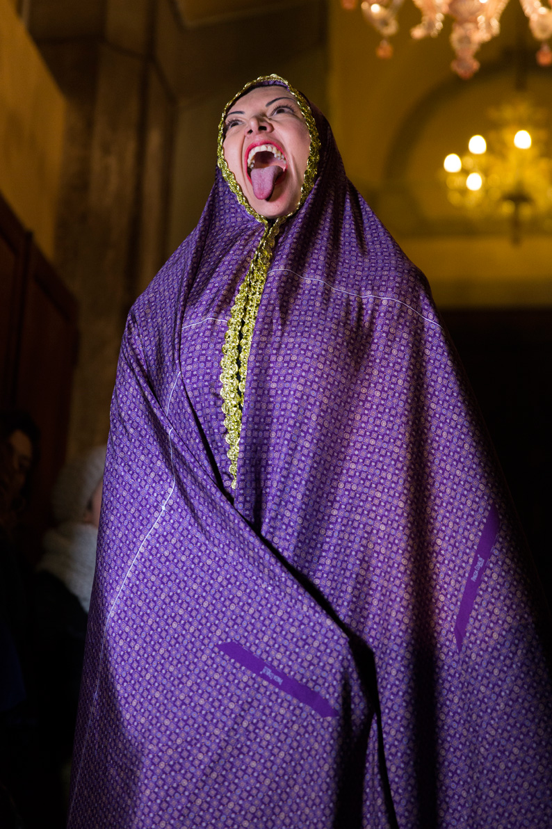 Norma Flores, Tiempo de Alquimia. Presented by PINEDA COVALIN. Venice International Performance Art Week (2014). Photograph by Monika Sobczak.