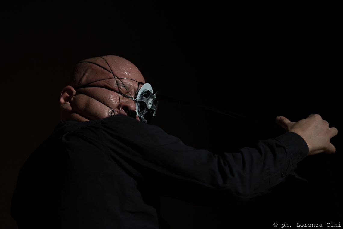 Gim Gwang Cheol, Memory Loading. Performance at the III Venice International Performance Art Week 2016. Image © Lorenza Cini