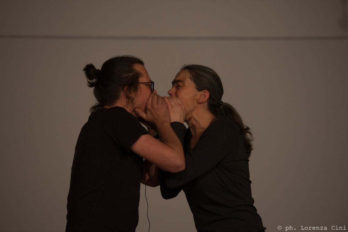 Susanne Weins & Saso Vollmaier, Fragile Breath. Performance at the III Venice International Performance Art Week 2016. Image © Lorenza Cini.